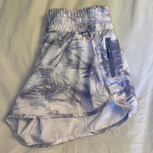 Lululemon Hotty Hot 4” Shorts